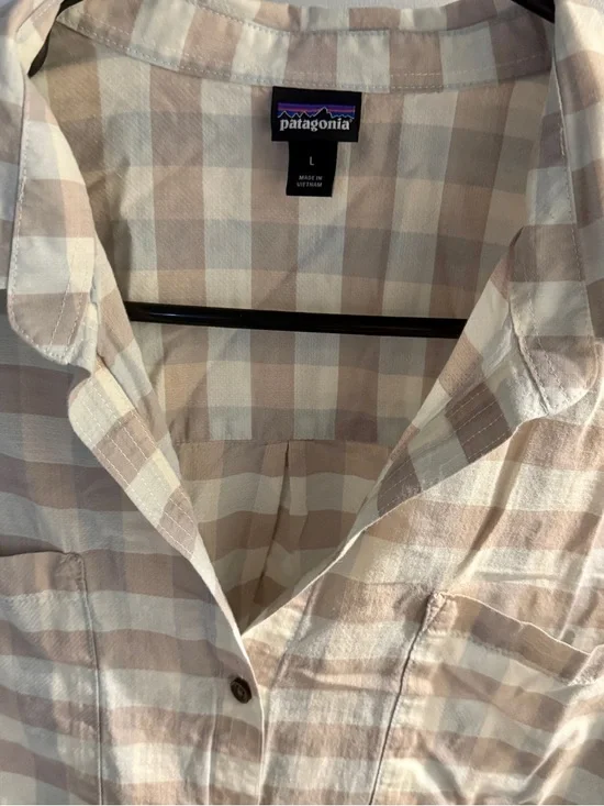 Patagonia Beige and Cream Plaid Button-Down Shirt - Picture 2 of 3